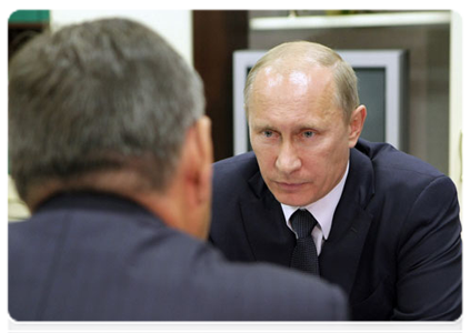 Prime Minister Vladimir Putin meets with Governor of the Leningrad Region Valery Serdyukov|8 july, 2011|19:24