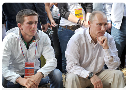 Prime Minister Vladimir Putin visits booths and speaks with participants at the Seliger-2011 International Youth Forum|1 august, 2011|19:35