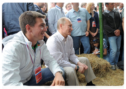 Prime Minister Vladimir Putin visits booths and speaks with participants at the Seliger-2011 International Youth Forum|1 august, 2011|19:39