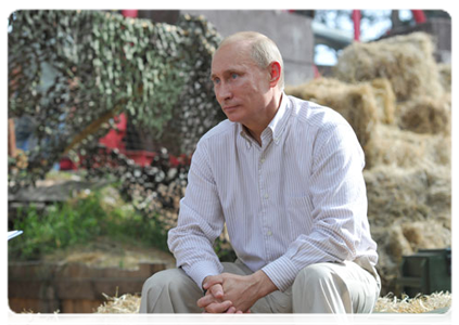 Prime Minister Vladimir Putin talks about his father, a WWII veteran, during an interview with the creators of the “Your War Movie” project at the Seliger youth camp|1 august, 2011|19:46