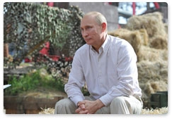 Prime Minister Vladimir Putin talks about his father, a WWII veteran, during an interview with the creators of the “Your War Movie” project at the Seliger youth camp