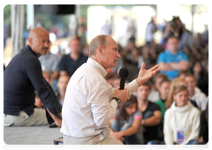 Prime Minister Vladimir Putin speaks with participants of the Seliger-2011 youth educational forum|1 august, 2011|20:04