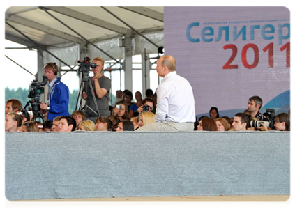 Prime Minister Vladimir Putin speaks with participants of the Seliger-2011 youth educational forum|1 august, 2011|20:17