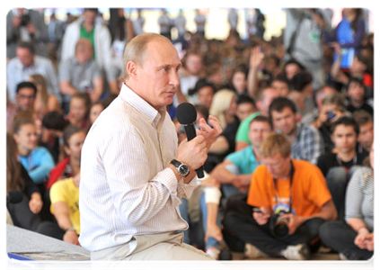 Prime Minister Vladimir Putin speaks with participants of the Seliger-2011 youth educational forum|1 august, 2011|20:47