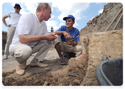 Prime Minister Vladimir Putin visiting the excavation site of the ancient Greek city of Phanagoria on Russia’s Taman Peninsula|10 august, 2011|18:23