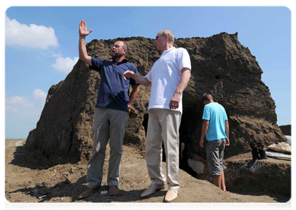 Prime Minister Vladimir Putin visiting the excavation site of the ancient Greek city of Phanagoria on Russia’s Taman Peninsula|10 august, 2011|18:23