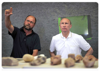Prime Minister Vladimir Putin visiting the excavation site of the ancient Greek city of Phanagoria on Russia’s Taman Peninsula|10 august, 2011|18:23