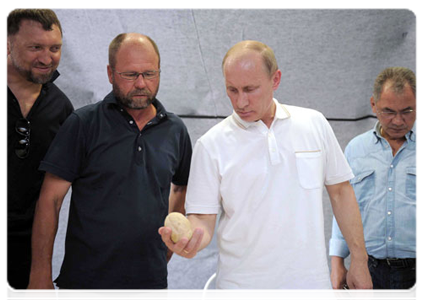 Prime Minister Vladimir Putin visiting the excavation site of the ancient Greek city of Phanagoria on Russia’s Taman Peninsula|10 august, 2011|18:23