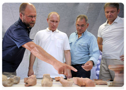 Prime Minister Vladimir Putin visiting the excavation site of the ancient Greek city of Phanagoria on Russia’s Taman Peninsula|10 august, 2011|18:23