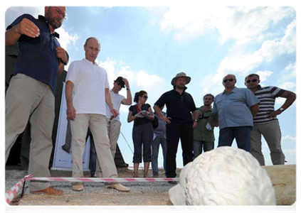 Prime Minister Vladimir Putin visiting the excavation site of the ancient Greek city of Phanagoria on Russia’s Taman Peninsula|10 august, 2011|18:23
