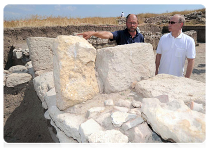 Prime Minister Vladimir Putin visiting the excavation site of the ancient Greek city of Phanagoria on Russia’s Taman Peninsula|10 august, 2011|18:44