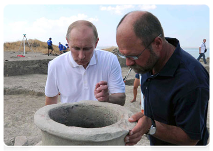 Prime Minister Vladimir Putin visiting the excavation site of the ancient Greek city of Phanagoria on Russia’s Taman Peninsula|10 august, 2011|18:44