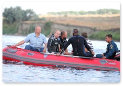 Prime Minister Vladimir Putin scuba dives in the Taman Gulf following a visit to a nearby archaeological site