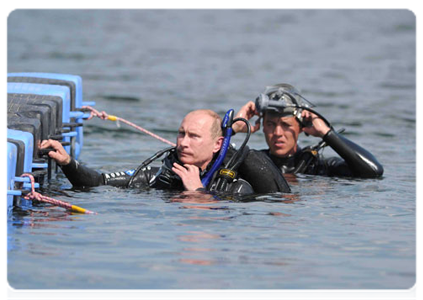 Prime Minister Vladimir Putin scuba diving in the Taman Gulf following a visit to a nearby archaeological site|10 august, 2011|20:07