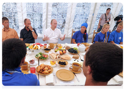 Prime Minister Vladimir Putin speaking with scientists and archaeology students working on the excavation of the ancient Greek city of Phanagoria|10 august, 2011|22:17