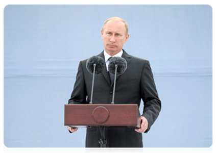 Председатель Правительства Российской Федерации В.В.Путин принял участие в торжественной церемонии открытия комплекса защитных сооружений Санкт-Петербурга от наводнений|12 августа, 2011|17:51