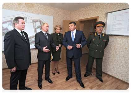 Председатель Правительства Российской Федерации В.В.Путин посетил в Санкт-Петербурге жилой микрорайон Осиновая Роща для военнослужащих|12 августа, 2011|19:16