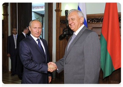 Prime Minister Vladimir Putin with Belarusian Prime Minister Mikhail Myasnikovich|15 august, 2011|15:12