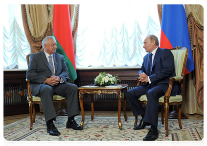 Prime Minister Vladimir Putin with Belarusian Prime Minister Mikhail Myasnikovich|15 august, 2011|15:13