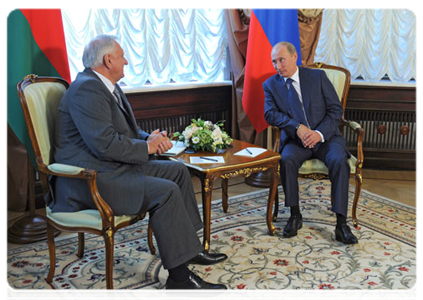 Prime Minister Vladimir Putin with Belarusian Prime Minister Mikhail Myasnikovich|15 august, 2011|15:13