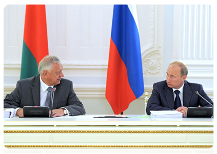 Russian Prime Minister Vladimir Putin and Belarusian Prime Minister Mikhail Myasnikovich at a meeting of the Russia-Belarus Union State Council of Ministers|15 august, 2011|18:17