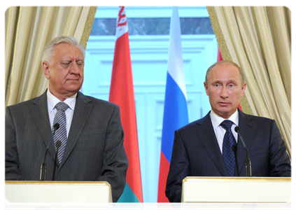 Vladimir Putin and Mikhail Myasnikovich holding a joint news conference following a meeting of the Council of Ministers of the Union State|15 august, 2011|18:48