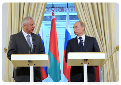 Vladimir Putin and Mikhail Myasnikovich holding a joint news conference following a meeting of the Council of Ministers of the Union State|15 august, 2011|18:53