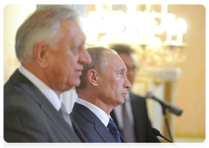 Vladimir Putin and Mikhail Myasnikovich holding a joint news conference following a meeting of the Council of Ministers of the Union State|15 august, 2011|18:56