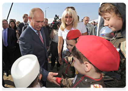 Prime Minister Vladimir Putin at the pavilion of the Clear Prop open festival of children's creative endeavours in Moscow|17 august, 2011|20:54