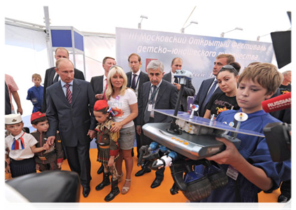 Prime Minister Vladimir Putin at a pavilion representing an open festival of children's creative endeavours in Moscow, called Clear Prop|17 august, 2011|20:54