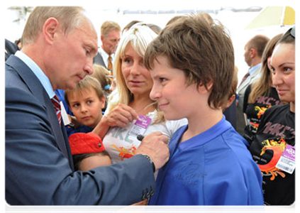 Prime Minister Vladimir Putin signing autographs at the end of his visit to the pavilion of the Clear Prop open festival of children's creative endeavours in Moscow|17 august, 2011|20:54