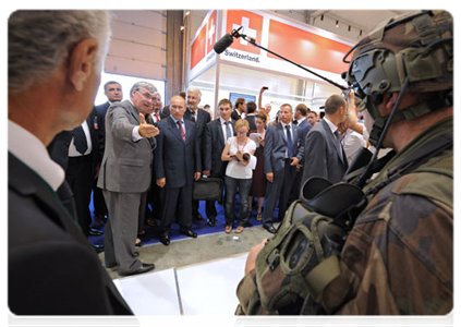 Prime Minister Vladimir Putin examines the latest pilot equipment at the Safran Co stand|17 august, 2011|20:54