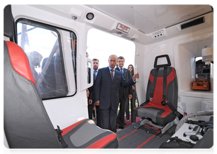 Prime Minister Vladimir Putin tours the MAKS 2011 international air show, showcasing the latest in aerospace technology produced by Russian and foreign companies|17 august, 2011|21:37