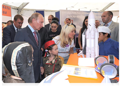 Prime Minister Vladimir Putin at a pavilion representing an open festival of children's creative endeavours in Moscow, called Clear Prop|17 august, 2011|21:37