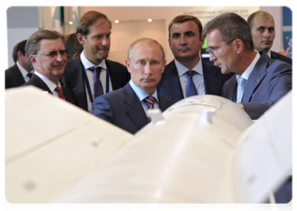 Prime Minister Vladimir Putin tours the MAKS 2011 international air show, showcasing the latest in aerospace technology produced by Russian and foreign companies|17 august, 2011|21:37