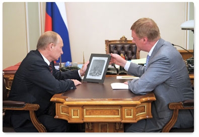 Prime Minister Vladimir Putin meets with Rusnano CEO Anatoly Chubais