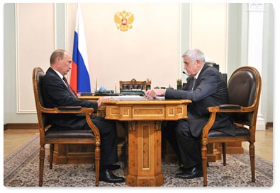 Prime Minister Vladimir Putin meets with Vladimir Region Governor Nikolai Vinogradov