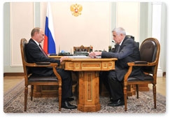 Prime Minister Vladimir Putin meets with Vladimir Region Governor Nikolai Vinogradov