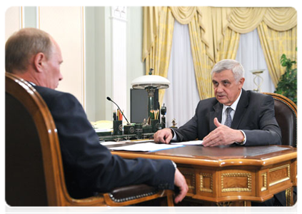 Vladimir Region Governor Nikolai Vinogradov at a meeting with Prime Minister Vladimir Putin|18 august, 2011|19:08