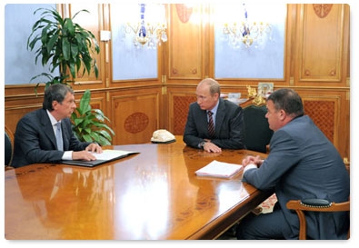 Prime Minister Vladimir Putin meets with Deputy Prime Minister Igor Sechin and Minister of Defence Anatoly Serdyukov to discuss the placement of state defence contracts at a number of United Shipbuilding Corporation enterprises