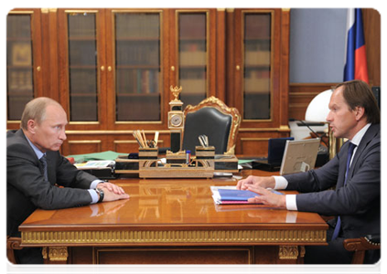 Prime Minister Vladimir Putin at a working meeting with the governor of the Krasnoyarsk Territory Lev Kuznetsov|22 august, 2011|13:46