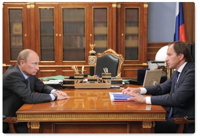 Prime Minister Vladimir Putin holds a working meeting with governor of the Krasnoyarsk Territory Lev Kuznetsov