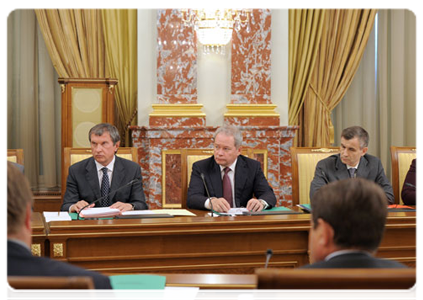 Deputy Prime Minister Igor Sechin, Minister of Regional Development Viktor Basargin, Interior Minister Rashid Nurgaliyev and Agriculture Minister Yelena Skrynnik|23 august, 2011|19:16