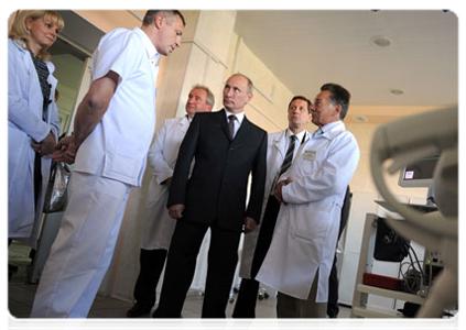 Prime Minister Vladimir Putin visits the regional clinical hospital in Smolensk|25 august, 2011|18:51