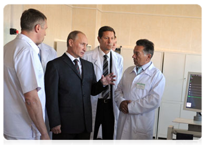 Prime Minister Vladimir Putin visits the regional clinical hospital in Smolensk|25 august, 2011|18:51