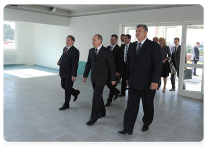 Prime Minister Vladimir Putin sees how construction work is progressing on the Smolensk Federal Medical Centre for Traumatology, Orthopaedics and Endoprosthesis|25 august, 2011|18:55