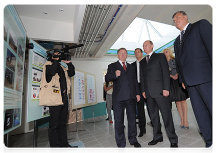 Prime Minister Vladimir Putin sees how construction work is progressing on the Smolensk Federal Medical Centre for Traumatology, Orthopaedics and Endoprosthesis|25 august, 2011|18:55