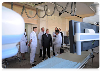 Prime Minister Vladimir Putin visits the regional clinical hospital in Smolensk|25 august, 2011|19:01