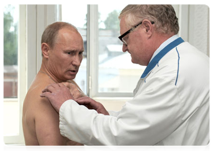 While visiting the hospital Prime Minister Vladimir Putin had a consultation with the doctor concerning a shoulder injury he received during a workout|25 august, 2011|19:01