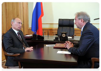 Prime Minister Vladimir Putin meeting with Smolensk Region Governor Sergei Antufyev|25 august, 2011|20:48